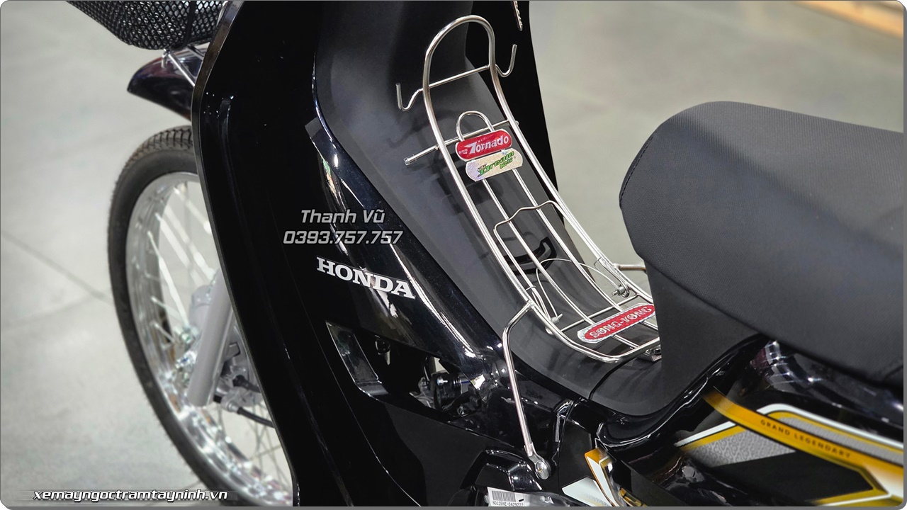 Thang 4 nay so huu xe Honda Dream NCX voi gia khuyen mai tot va tang Full phu kien 7