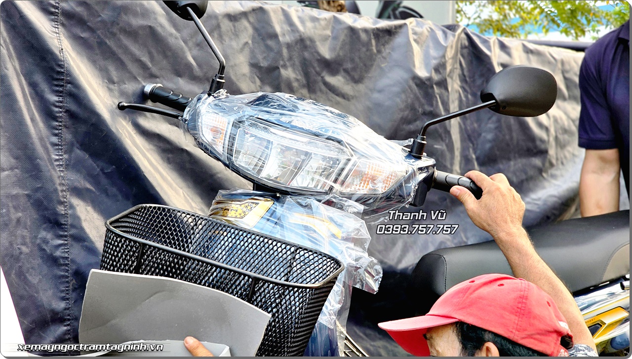 Ban giao xe Honda Dream NCX 2026 mau xanh da ve anh khach suu tam xe nhap 11