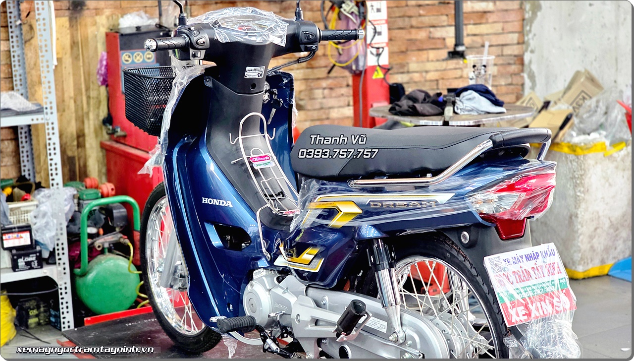 Ban giao xe Honda Dream NCX 2026 mau xanh da ve anh khach suu tam xe nhap 7