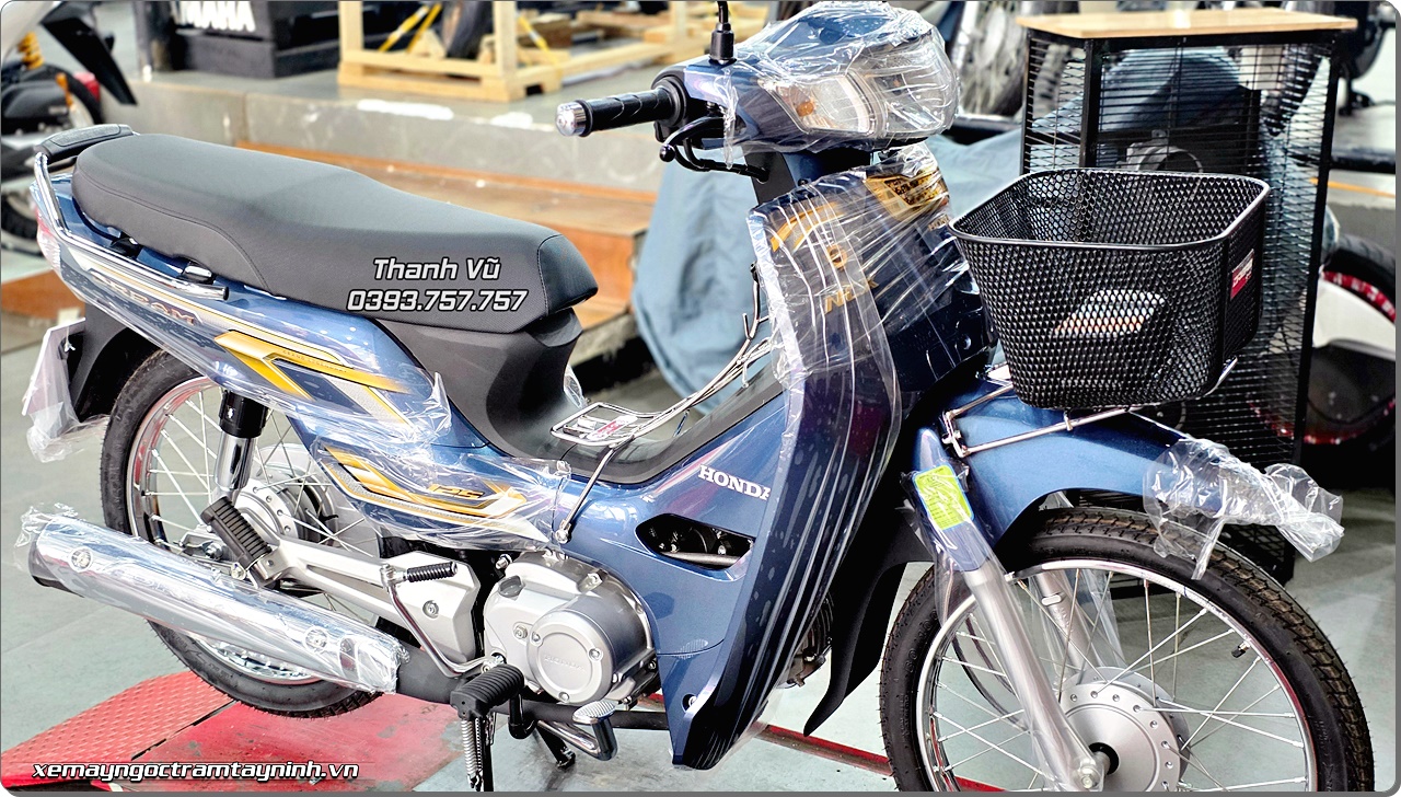 Ban giao xe Honda Dream NCX 2026 mau xanh da ve anh khach suu tam xe nhap 8