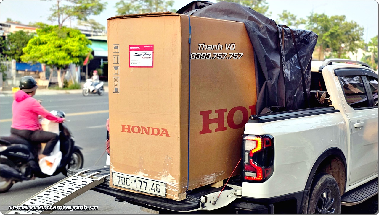 Ban giao xe Honda Dream NCX 2026 mau xanh da ve anh khach suu tam xe nhap 9