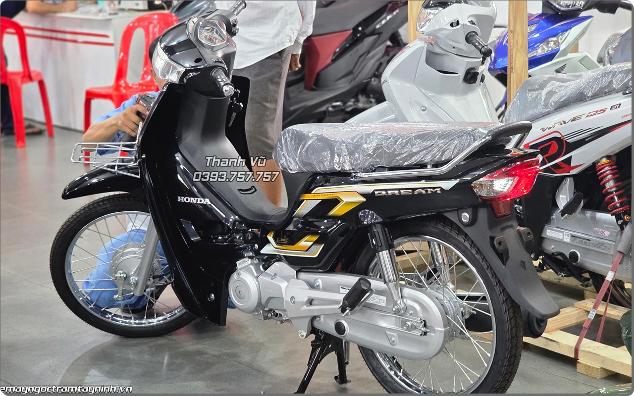 Cam xuc khi giao xe Honda Dream NCX 2026 den tan nha mot vi khach dac biet 5