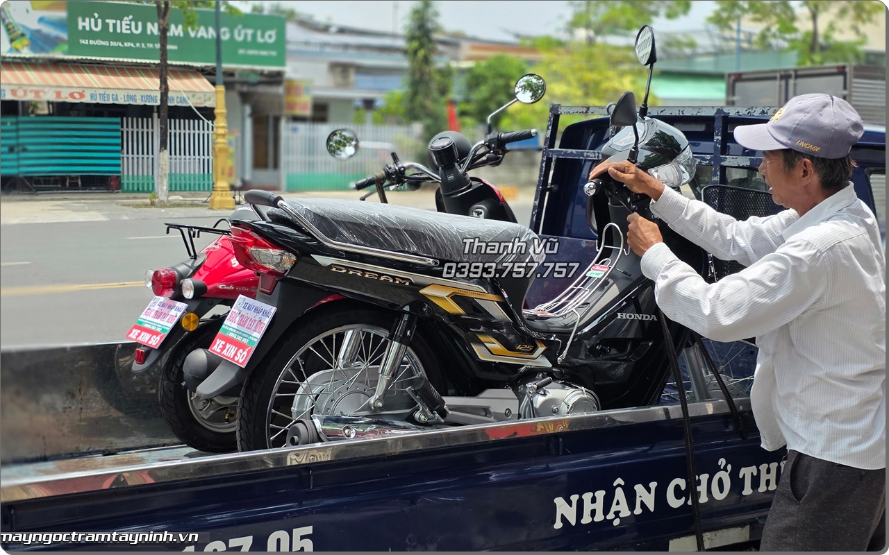 Cam xuc khi giao xe Honda Dream NCX 2026 den tan nha mot vi khach dac biet 8