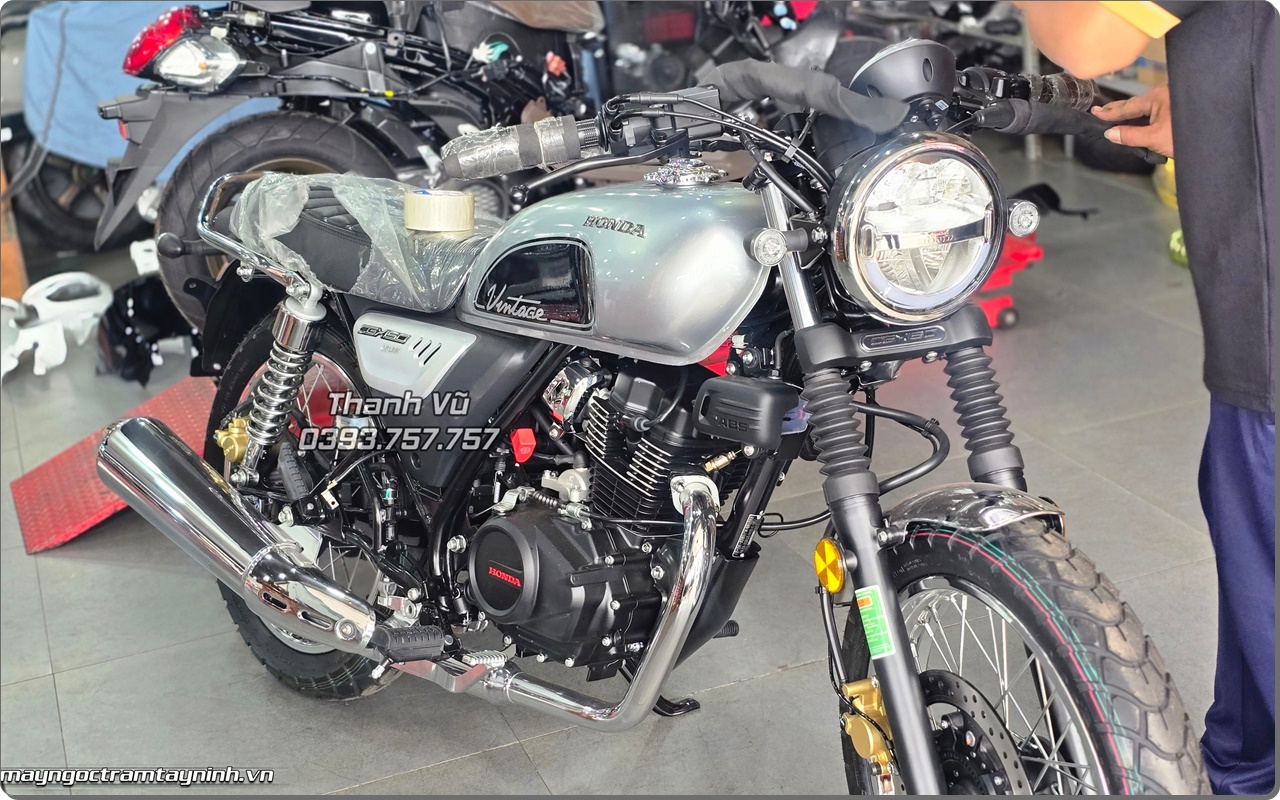 Giao xe Honda CGX 150 Vintage 2026 mau xanh duong ve nha anh khach o Ben Tre 12