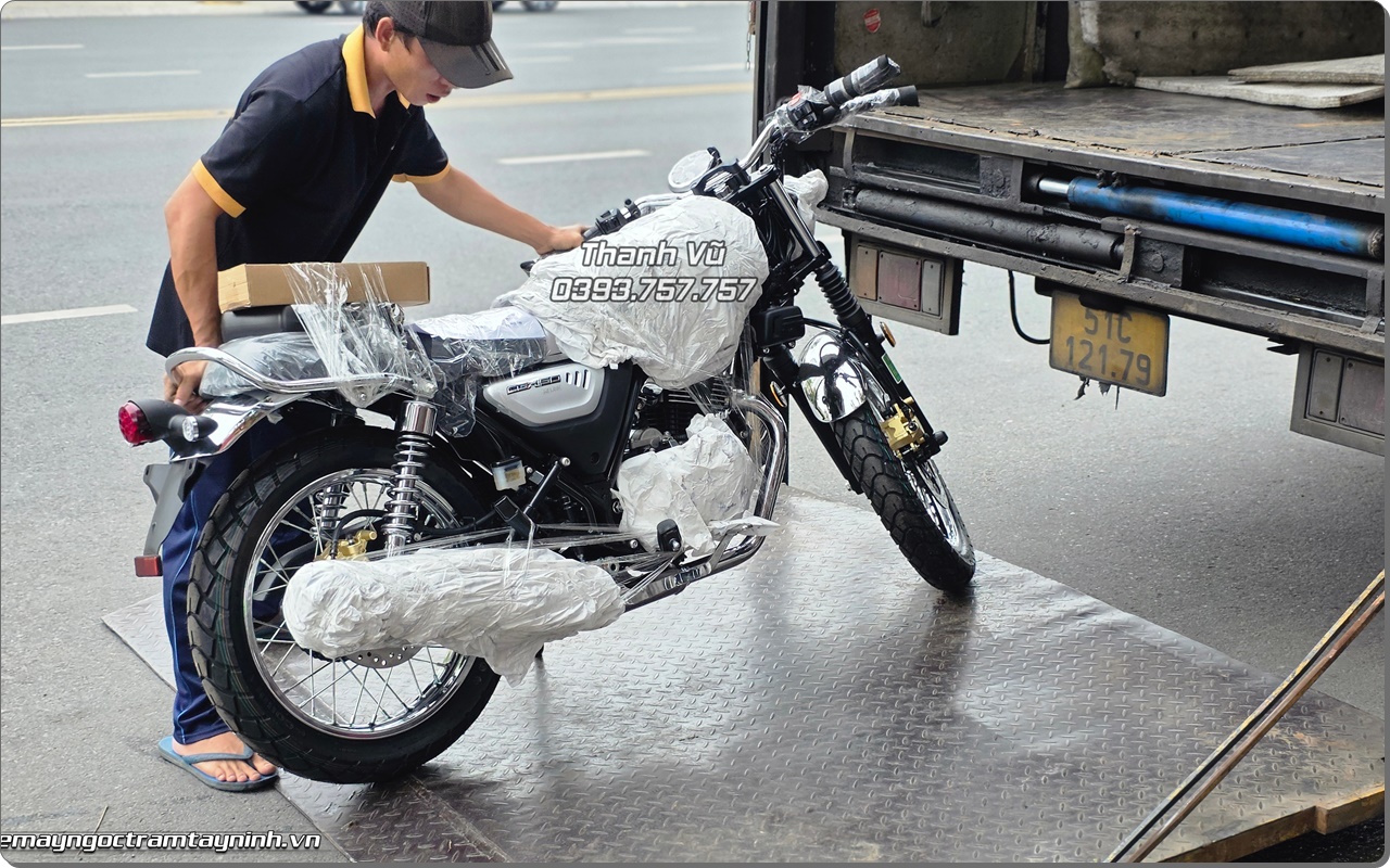 Giao xe Honda CGX 150 Vintage 2026 mau xanh duong ve nha anh khach o Ben Tre 16