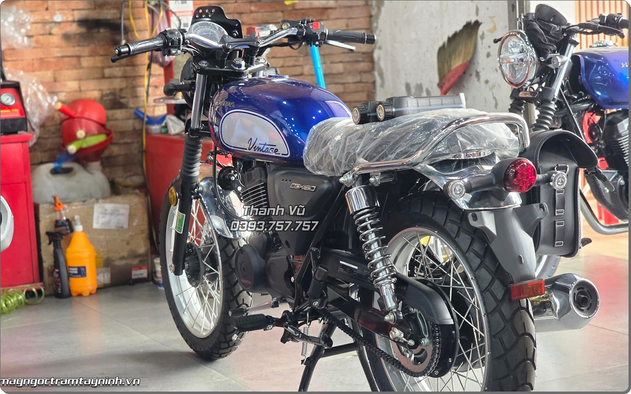 Giao xe Honda CGX 150 Vintage 2026 mau xanh duong ve nha anh khach o Ben Tre 4