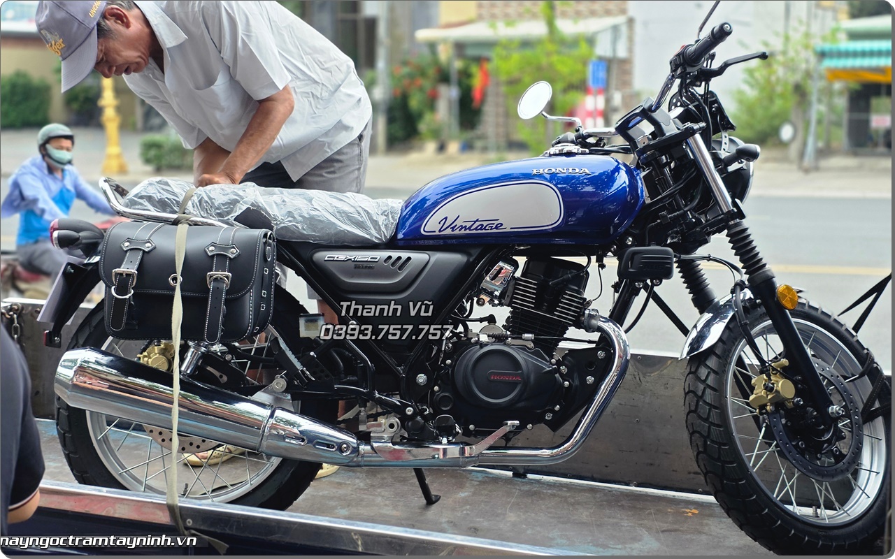 Giao xe Honda CGX 150 Vintage 2026 mau xanh duong ve nha anh khach o Ben Tre 9
