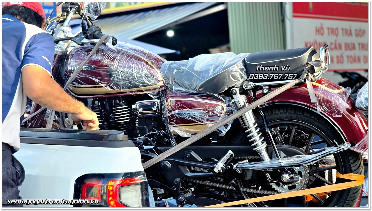 Honda CB350C Special Edition màu đỏ được giao tận nhà khách đam mê xe cổ điển tại Vũng Tàu 6 Honda CB350C Special Edition mau do duoc giao tan nha khach dam me xe co dien tai Vung Tau 10