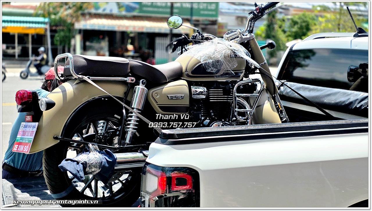 Honda CB350C Special Edition màu đỏ và vàng cát vừa được bàn giao tại Ngọc Trâm Tây Ninh 16 Honda CB350C Special Edition mau do va vang cat vua duoc ban giao tai Ngoc Tram Tay Ninh 10