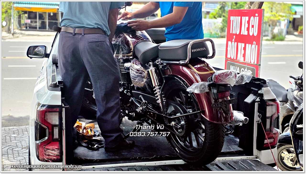 Honda CB350C Special Edition màu đỏ và vàng cát vừa được bàn giao tại Ngọc Trâm Tây Ninh 4 Honda CB350C Special Edition mau do va vang cat vua duoc ban giao tai Ngoc Tram Tay Ninh 12