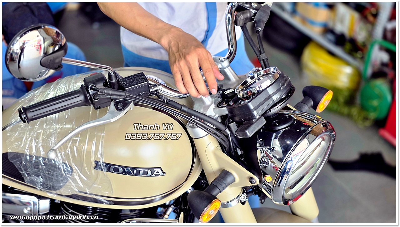 Honda CB350C Special Edition màu đỏ và vàng cát vừa được bàn giao tại Ngọc Trâm Tây Ninh 7 Honda CB350C Special Edition mau do va vang cat vua duoc ban giao tai Ngoc Tram Tay Ninh 8