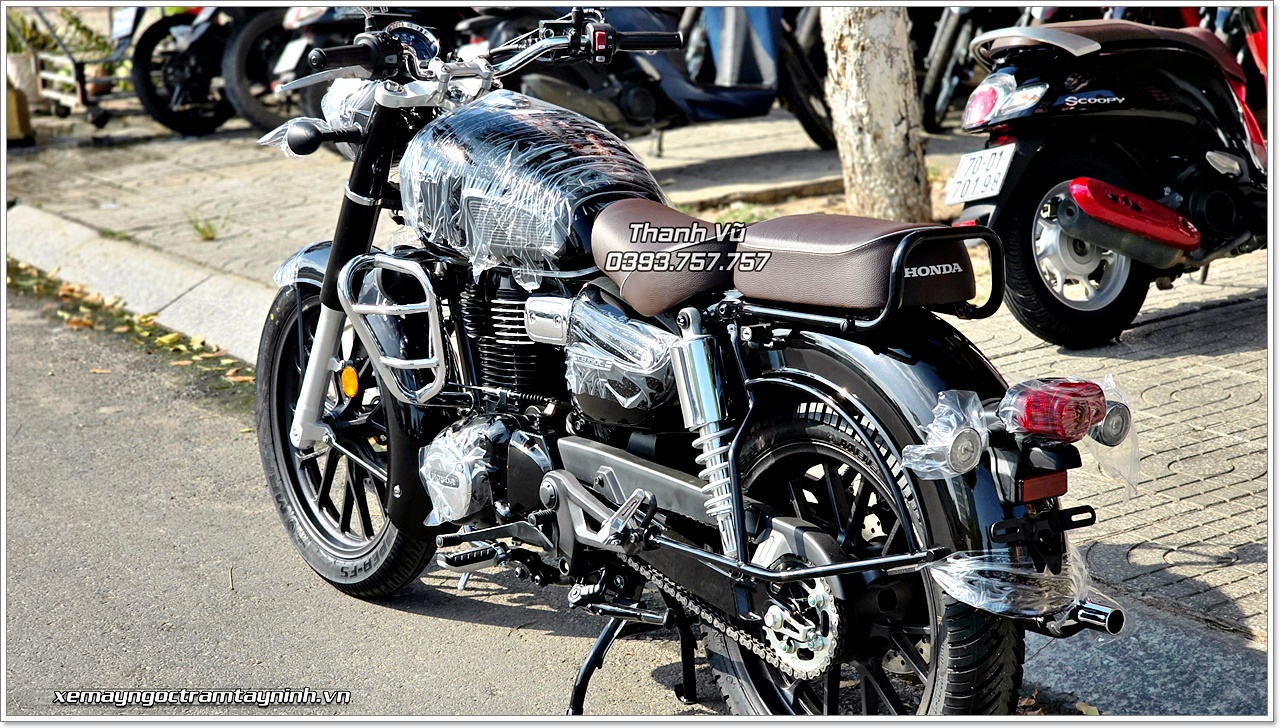 Honda CB350C màu đen chính thức được Xe Máy Ngọc Trâm Tây Ninh bàn giao đến khách hàng đầu tiên 2 Honda CB350C mau den Xe May Ngoc Tram Tay Ninh 3