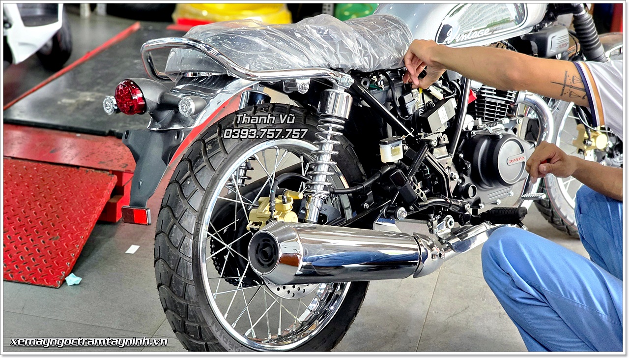 Honda CGX 150 Vintage 2026 mau bac den ban giao ve TP Tam Ky Quang Nam 2