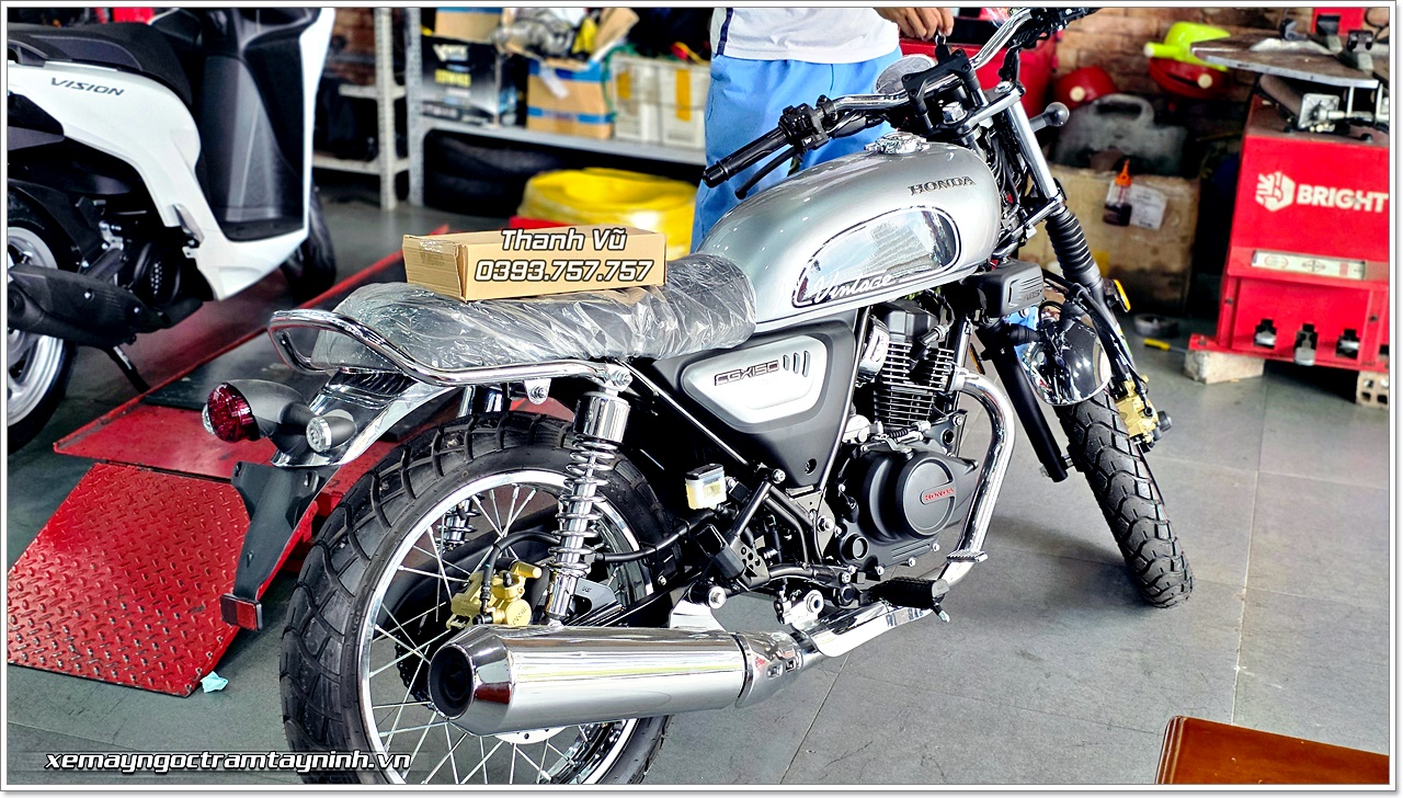 Honda CGX 150 Vintage 2026 mau bac den ban giao ve TP Tam Ky Quang Nam 3