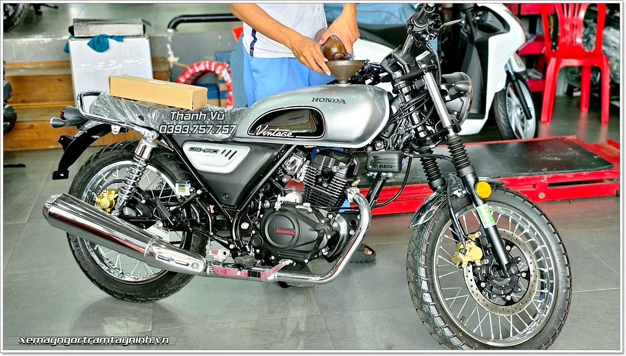 Honda CGX 150 Vintage 2026 mau bac den ban giao ve TP Tam Ky Quang Nam 4