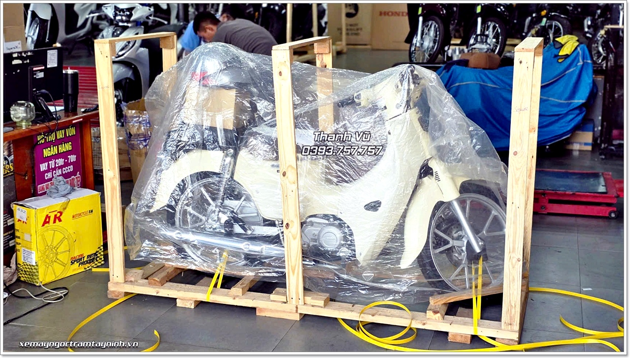 Honda Super Cub 110 ABS mau Bee vua chinh thuc cap ben Viet Nam da duoc mot vi khach VIP chot coc 5