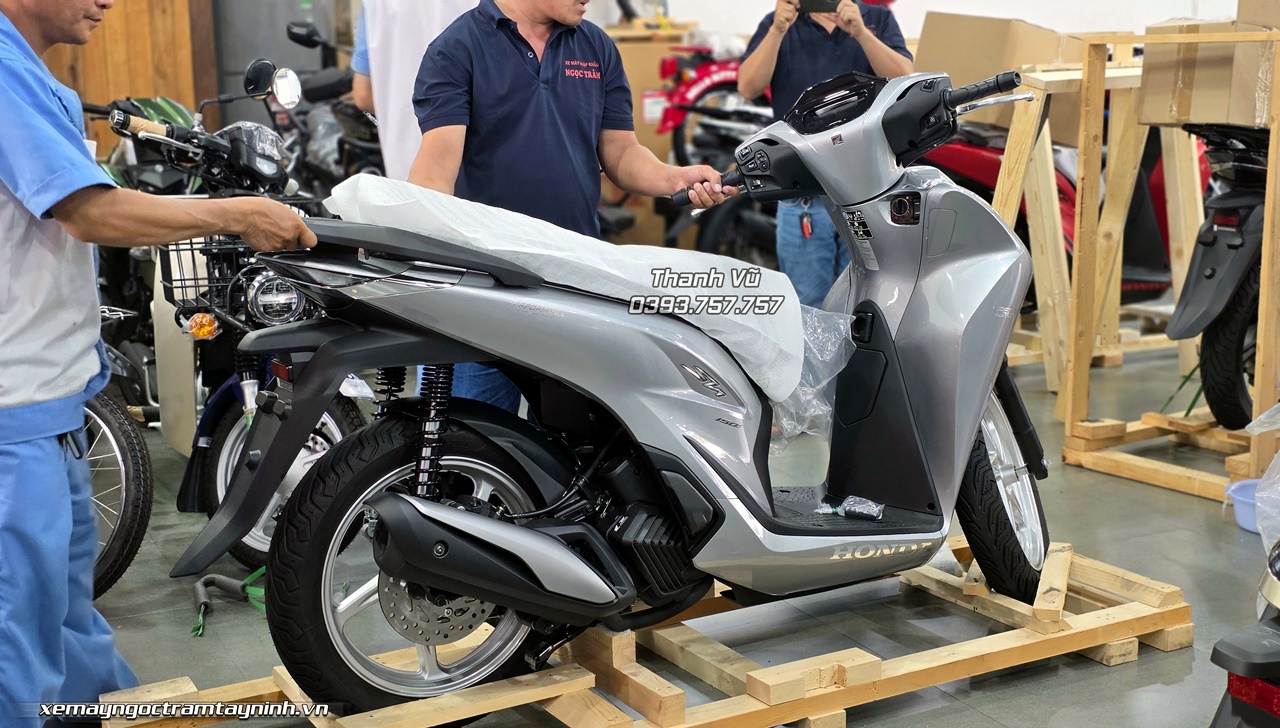 Ban giao Honda SH Y 150i Special Edition – Performance mau bac phien ban New Concept 2026 nhap Honda Roma Italia 5