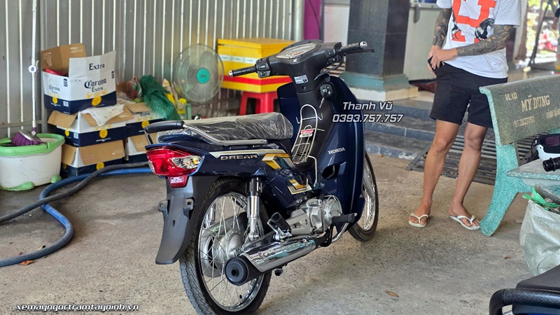 Giao xe Honda Dream NCX màu xanh đá – vẻ đẹp thanh lịch dành cho khách hàng yêu xe nhập khẩu 9 Giao xe Honda Dream NCX mau xanh da – ve dep thanh lich danh cho khach hang yeu xe nhap khau 10