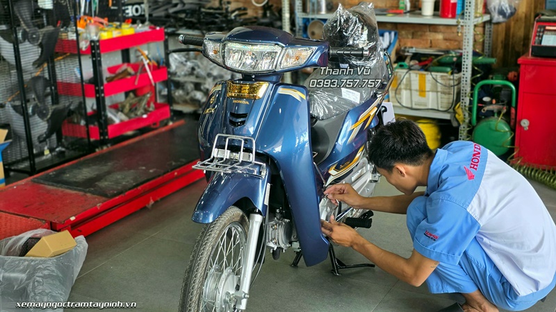 Giao xe Honda Dream NCX màu xanh đá – vẻ đẹp thanh lịch dành cho khách hàng yêu xe nhập khẩu 10 Giao xe Honda Dream NCX mau xanh da – ve dep thanh lich danh cho khach hang yeu xe nhap khau 2