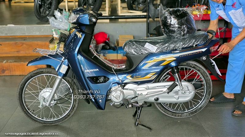 Giao xe Honda Dream NCX màu xanh đá – vẻ đẹp thanh lịch dành cho khách hàng yêu xe nhập khẩu 13 Giao xe Honda Dream NCX mau xanh da – ve dep thanh lich danh cho khach hang yeu xe nhap khau 6