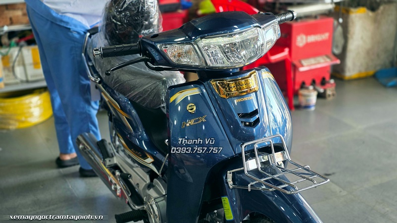 Giao xe Honda Dream NCX màu xanh đá – vẻ đẹp thanh lịch dành cho khách hàng yêu xe nhập khẩu 11 Giao xe Honda Dream NCX mau xanh da – ve dep thanh lich danh cho khach hang yeu xe nhap khau 7