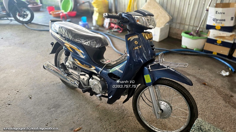 Giao xe Honda Dream NCX màu xanh đá – vẻ đẹp thanh lịch dành cho khách hàng yêu xe nhập khẩu 15 Giao xe Honda Dream NCX mau xanh da – ve dep thanh lich danh cho khach hang yeu xe nhap khau 8