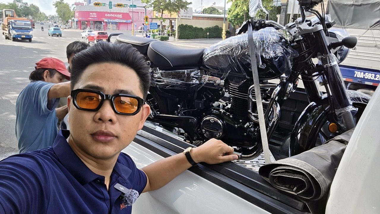 Honda CB350C Pro màu đen vừa được bàn giao cho một vị khách hàng ở phương xa chính là một câu chuyện như thế 2 Honda CB350C Pro mau den vua duoc ban giao cho mot vi khach hang o phuong xa chinh la mot cau chuyen nhu the 2