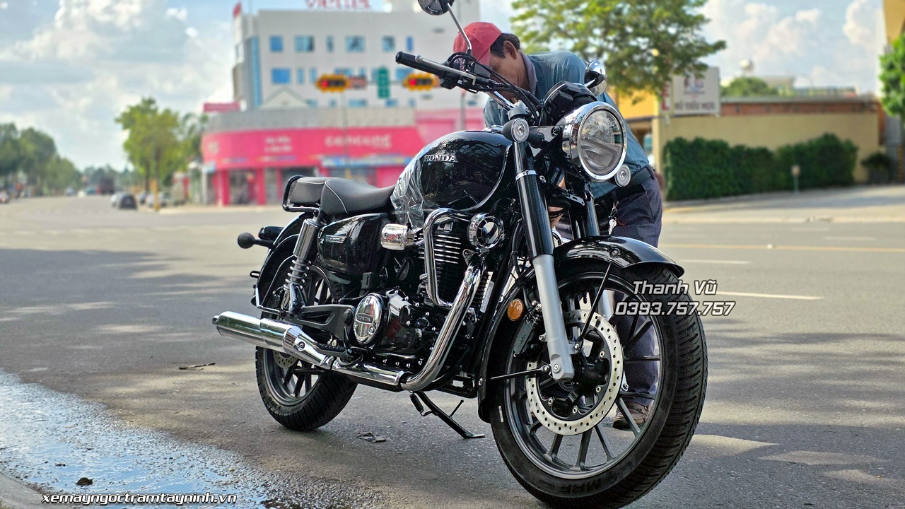 Honda CB350C Pro màu đen vừa được bàn giao cho một vị khách hàng ở phương xa chính là một câu chuyện như thế 18 Honda CB350C Pro mau den vua duoc ban giao cho mot vi khach hang o phuong xa chinh la mot cau chuyen nhu the 4
