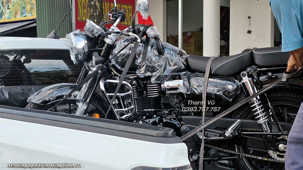 Honda CB350C Pro màu đen vừa được bàn giao cho một vị khách hàng ở phương xa chính là một câu chuyện như thế 14 Honda CB350C Pro mau den vua duoc ban giao cho mot vi khach hang o phuong xa chinh la mot cau chuyen nhu the 8