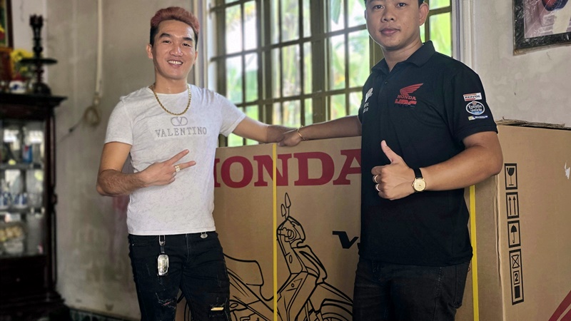 Honda Dream NCX màu đỏ nho đã được giao đến anh khách trẻ tuổi đam mê sưu tầm xe 12 Honda Dream NCX mau do nho da duoc giao den anh khach tre tuoi dam me suu tam xe 3