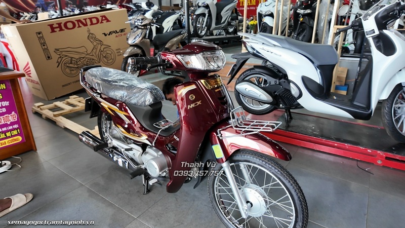 Honda Dream NCX màu đỏ nho đã được giao đến anh khách trẻ tuổi đam mê sưu tầm xe 7 Honda Dream NCX mau do nho da duoc giao den anh khach tre tuoi dam me suu tam xe 8