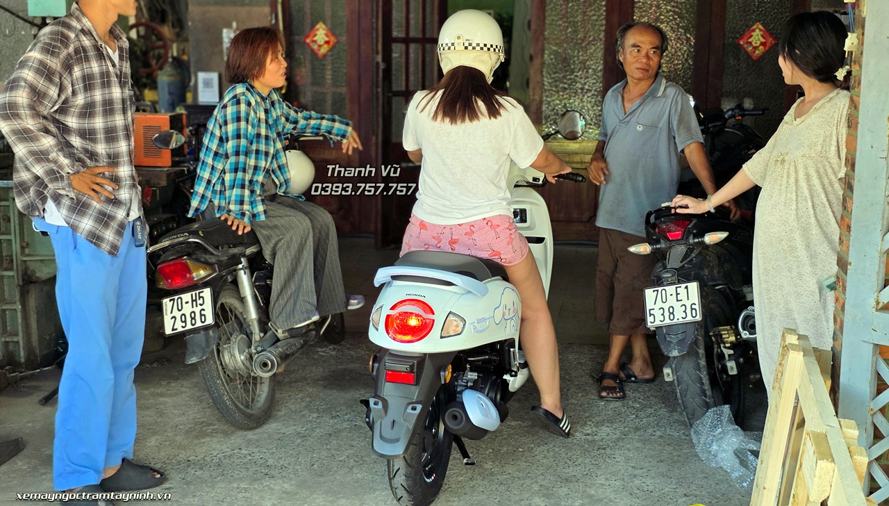 Honda Scoopy Cinnamoroll 2026 đầu tiên Việt Nam được giao đặc biệt tại Xe Máy Ngọc Trâm Tây Ninh 5 Honda Scoopy Cinnamoroll 2026 dau tien Viet Nam duoc giao dac biet tai Xe May Ngoc Tram Tay Ninh 8