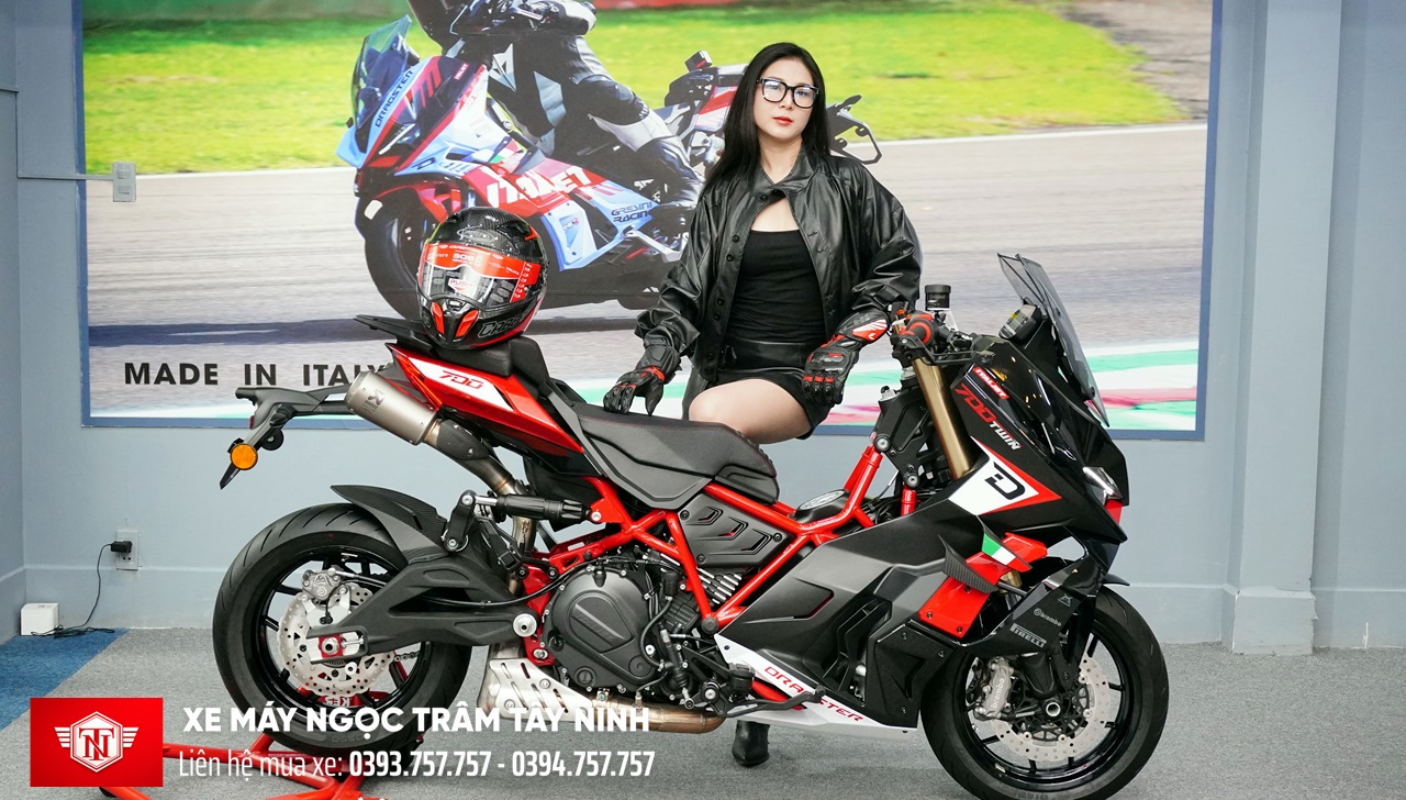 Ngọc Trâm Tây Ninh chính thức phân phối Italjet Dragster 700 Twin Premium Edition – siêu phẩm 700cc giới hạn chỉ 25 xe tại Việt Nam năm 2026 16 Italjet Dragster 700 Twin Premium Edition Xe May Ngoc Tram Tay Ninh 56