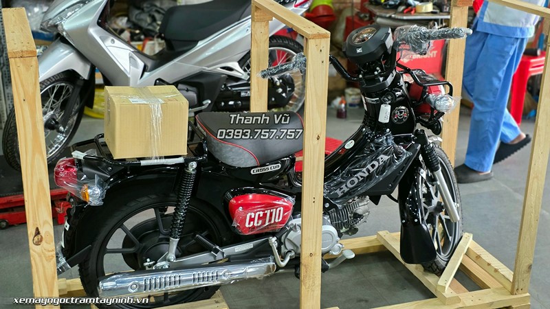 Đóng thùng Honda Cross Cub Kumamon bản giới hạn, chốt giao anh khách phương xa ngày 17/7/2026 2 Honda Cross Cub Kumamon 7