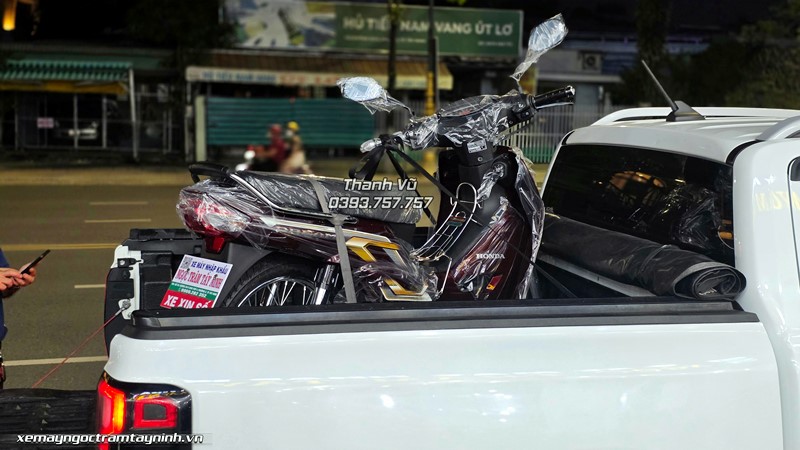 Honda Dream 125 NCX 2026 màu đỏ lên đường về Kiên Lương – lựa chọn đầy cá tính của em trai Gen Z 5 Honda Dream 125 NCX 2026 mau do len duong ve Kien Luong – lua chon day ca tinh cua em trai Gen Z 3