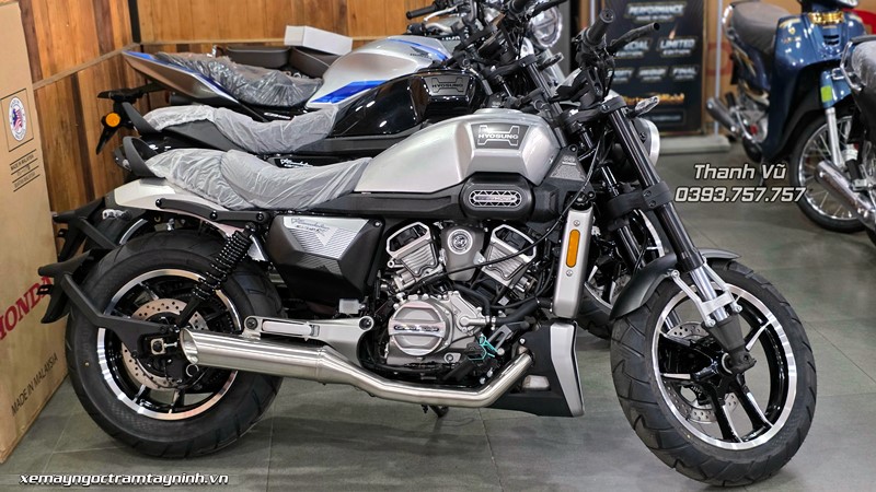 Hyosung GV350X 60 Hyosung GV350X mau bac 1
