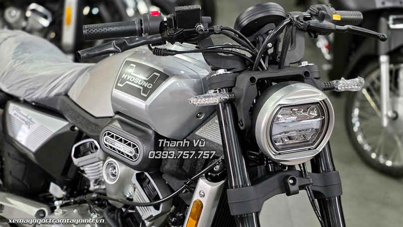 Hyosung GV350X 58 Hyosung GV350X mau bac 3