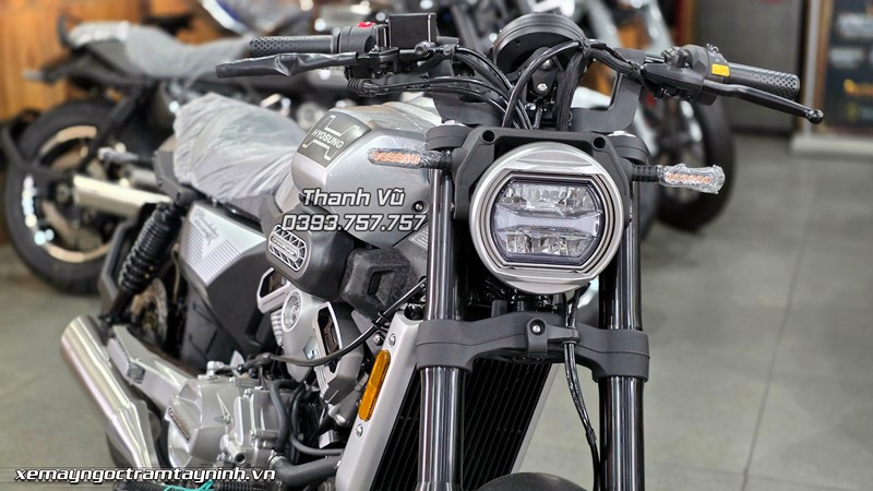 Hyosung GV350X 61 Hyosung GV350X mau bac 6