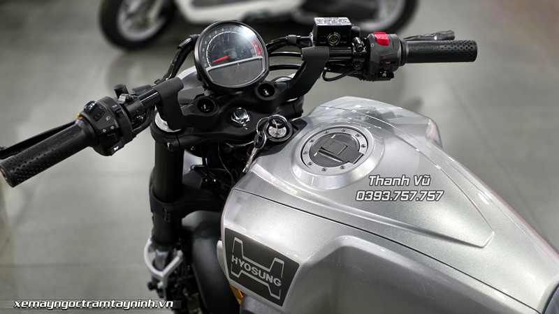 Hyosung GV350X 51 Hyosung GV350X mau bac 7