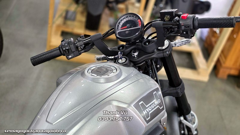 Hyosung GV350X 49 Hyosung GV350X mau bac 8