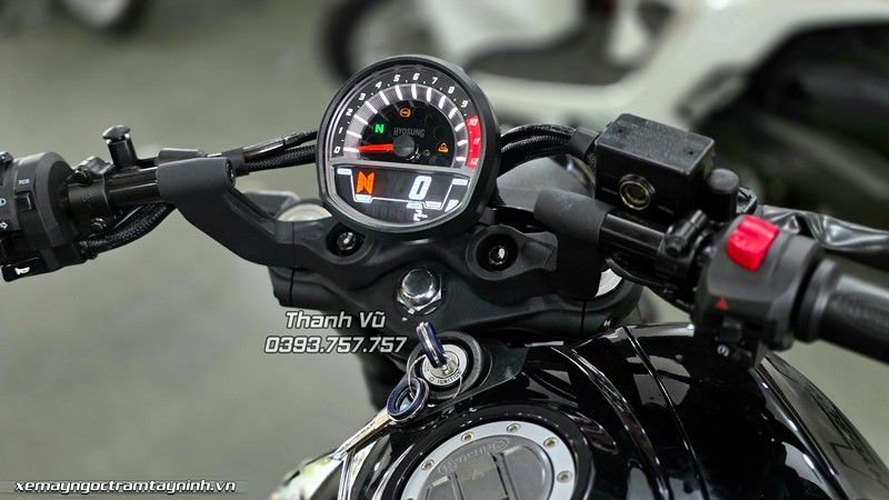 Hyosung GV350X 40 Hyosung GV350X mau den 11