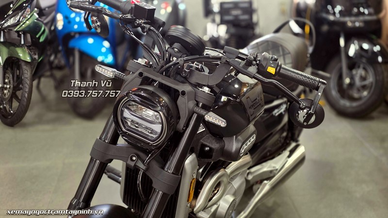 Hyosung GV350X 32 Hyosung GV350X mau den 3