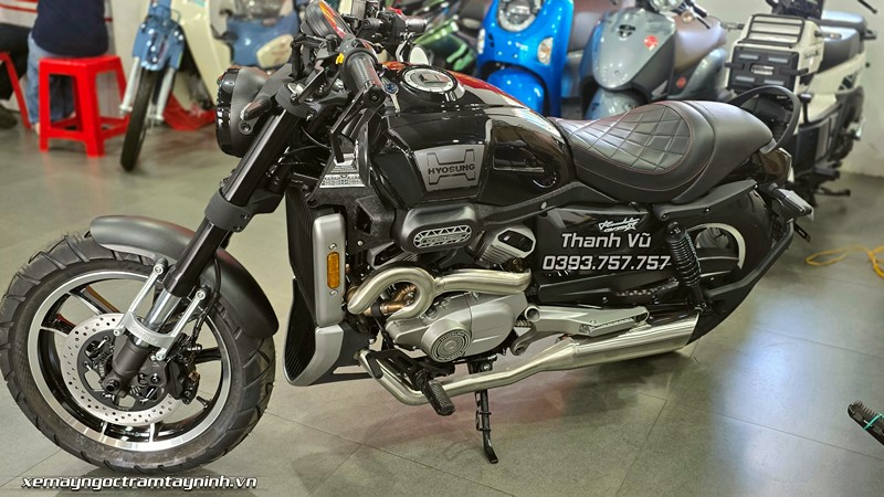 Hyosung GV350X 37 Hyosung GV350X mau den 8