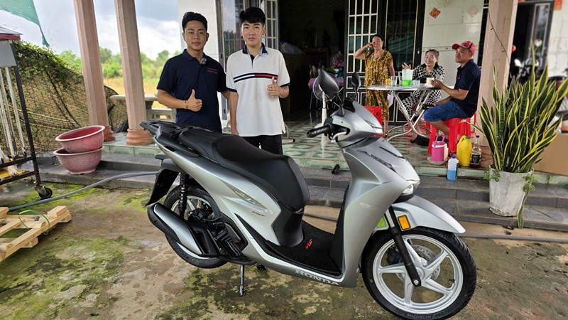 Đập thùng tại nhà khách SH Italy 150i New Concept Design 2026 màu bạc 12 SH Italy 150i New Concept Design 2026 1