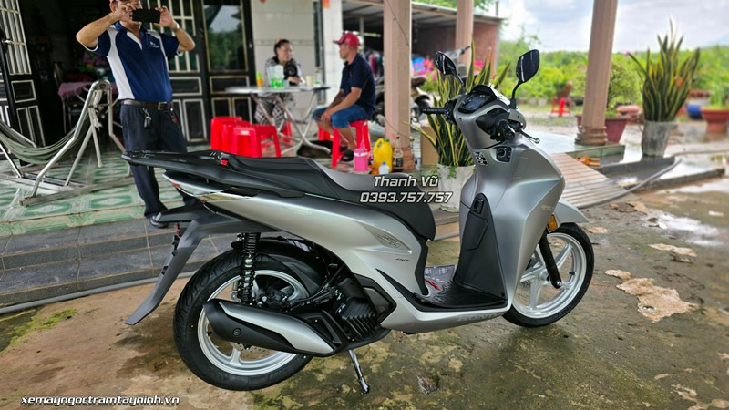 Đập thùng tại nhà khách SH Italy 150i New Concept Design 2026 màu bạc 7 SH Italy 150i New Concept Design 2026 3
