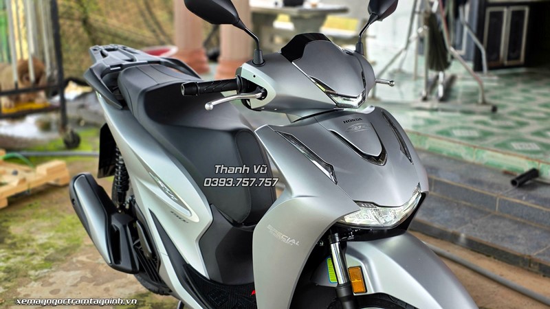 Đập thùng tại nhà khách SH Italy 150i New Concept Design 2026 màu bạc 3 SH Italy 150i New Concept Design 2026 6