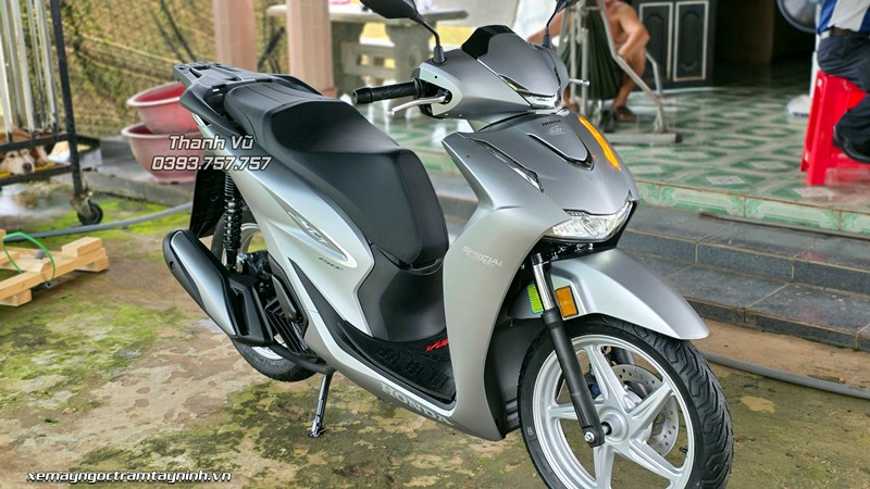 Đập thùng tại nhà khách SH Italy 150i New Concept Design 2026 màu bạc 11 SH Italy 150i New Concept Design 2026 7