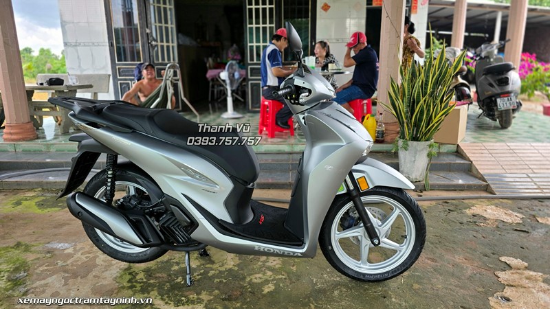 Đập thùng tại nhà khách SH Italy 150i New Concept Design 2026 màu bạc 2 SH Italy 150i New Concept Design 2026 8
