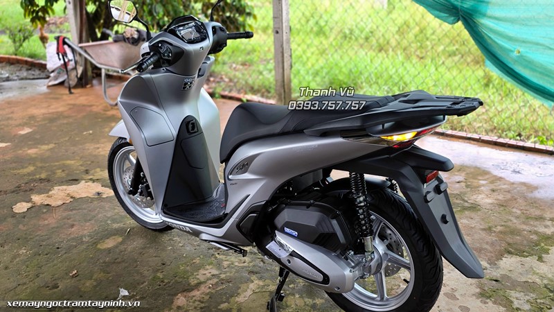 Đập thùng tại nhà khách SH Italy 150i New Concept Design 2026 màu bạc 13 SH Italy 150i New Concept Design 2026 9