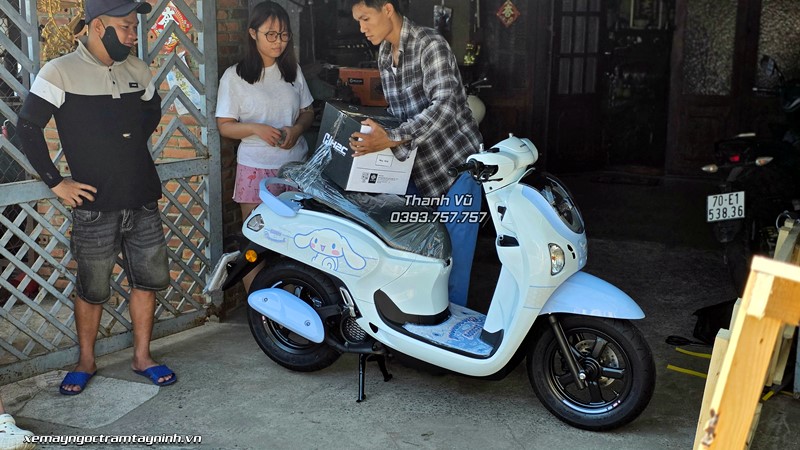Xe Máy Ngọc Trâm Tây Ninh bàn giao Honda Scoopy Cinnamoroll bản giới hạn đến khách hàng ngày 17/7/2026 2 Xe May Ngoc Tram Tay Ninh ban giao Honda Scoopy Cinnamoroll ban gioi han den khach hang ngay 1772026 3